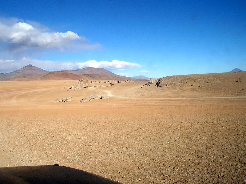 P4090249.JPG - Sud Lipez après le salar d'Uyuni, poursuite de notre progression en 4x4 vers le sud le désert de Siloli.