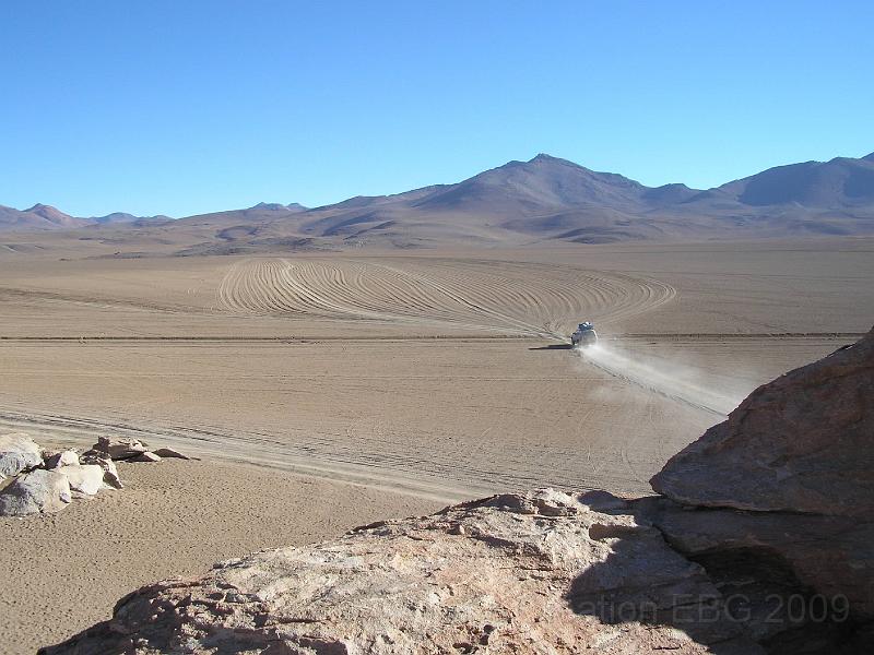 P4090254.JPG - Sud Lipez 2nd jour après le salar d'Uyuni, routes des 4x4 dans le désert de Siloli.