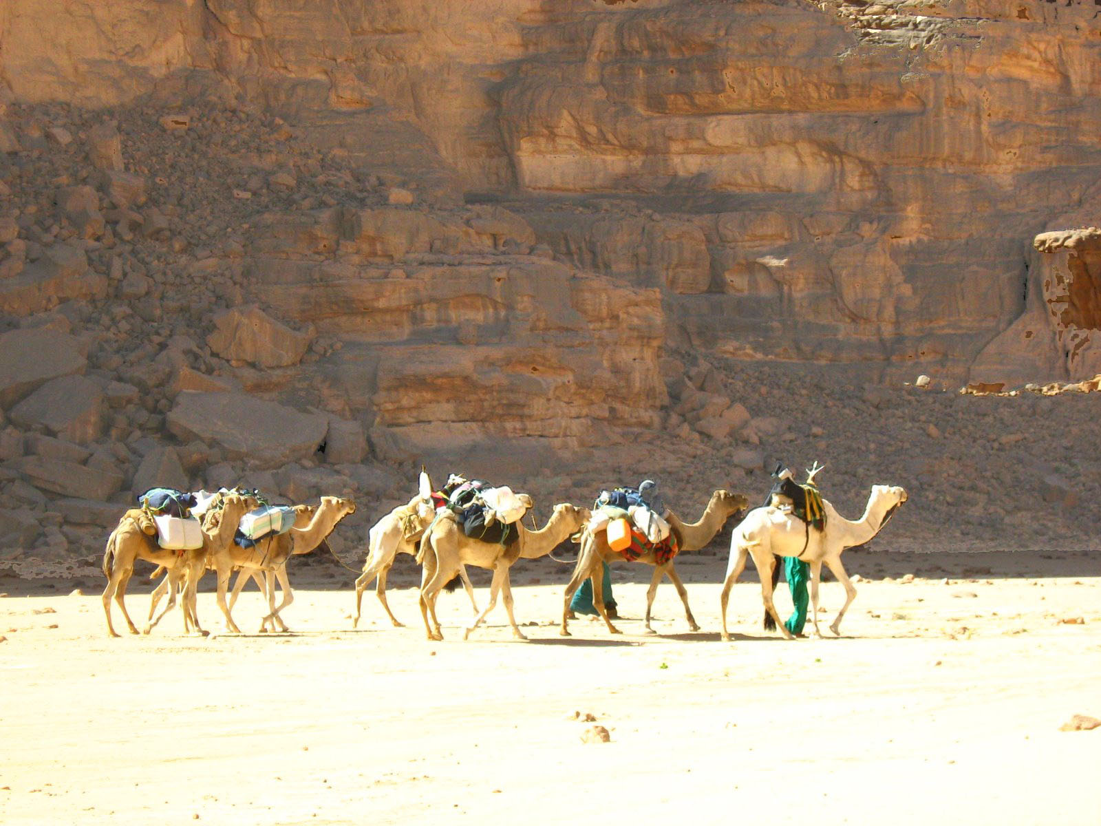 Assouf, le grand secret, c'est une semaine de vie en compagnie d'amis Touaregs dans le Tassili n'ajjer.
 Merci  Catherine qui nous a fait dcouvrir cet univers.